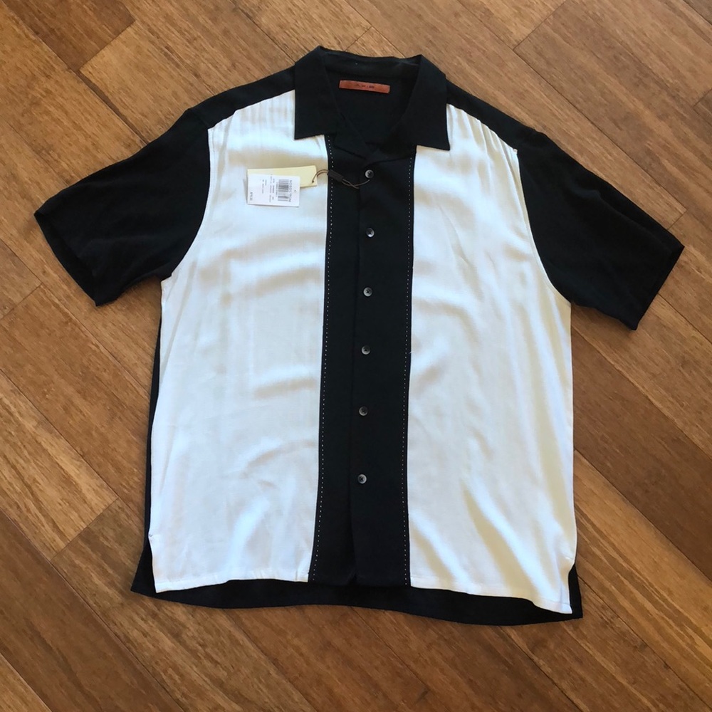 Men’s ntw Axis button down shirt.